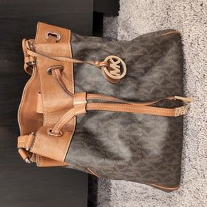 Michael Kors Marina Signature Saddle Brown Bucket Shoulder Bag